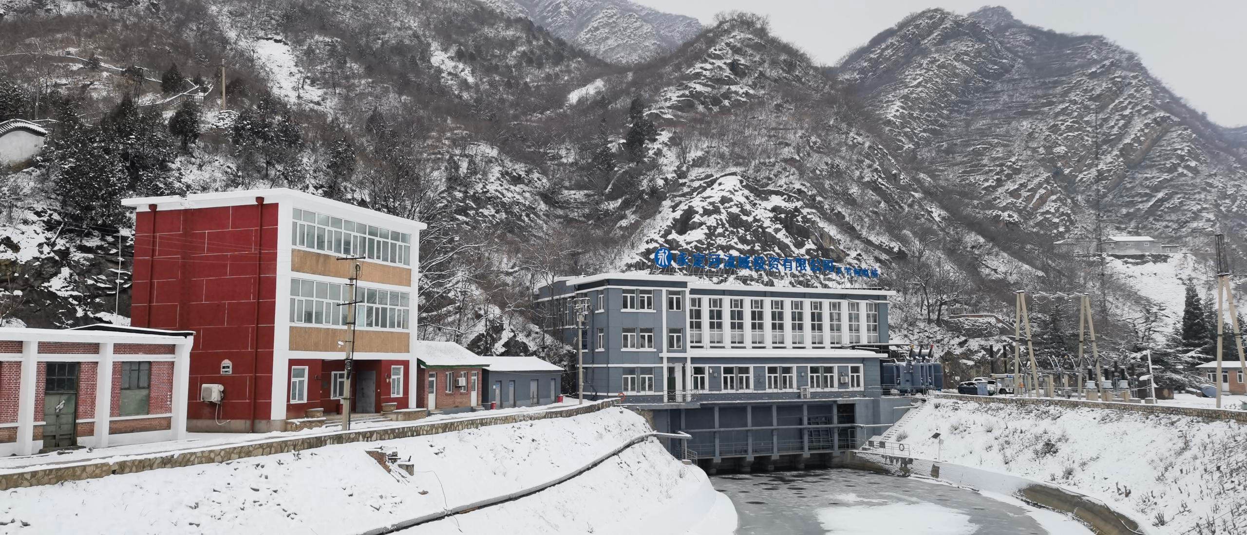 ѩ����έ��