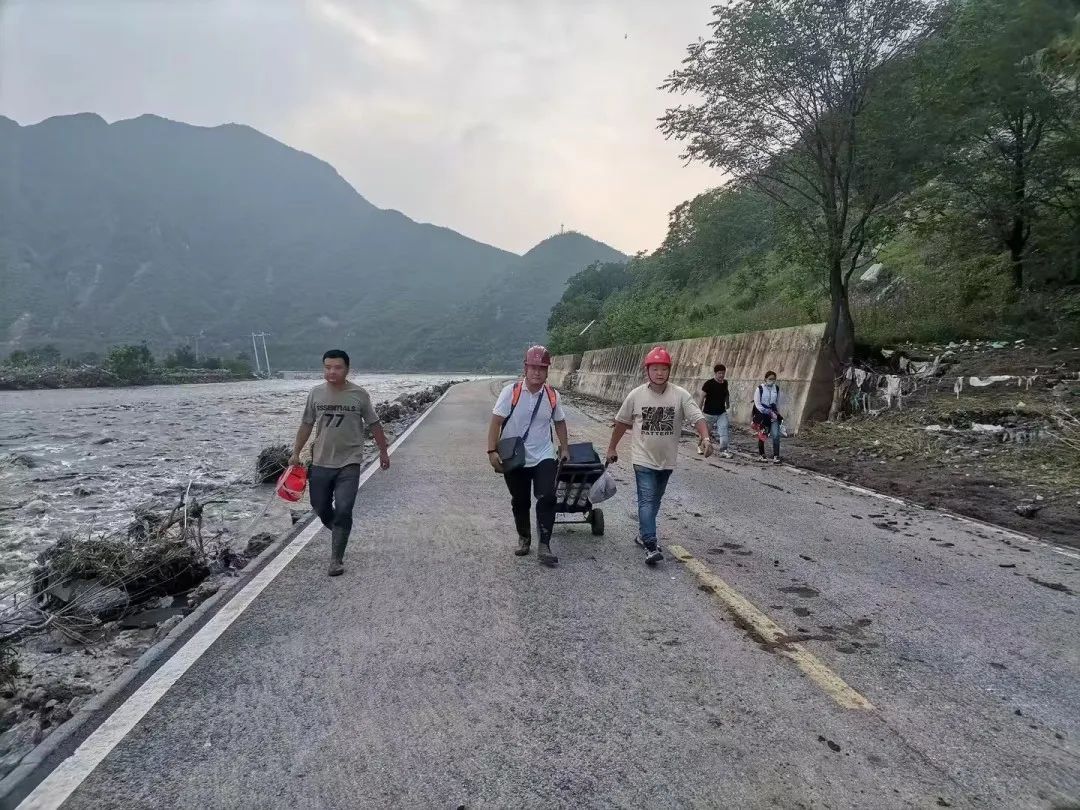 �������ȷ��13����γ����ǰ�����굳Ա