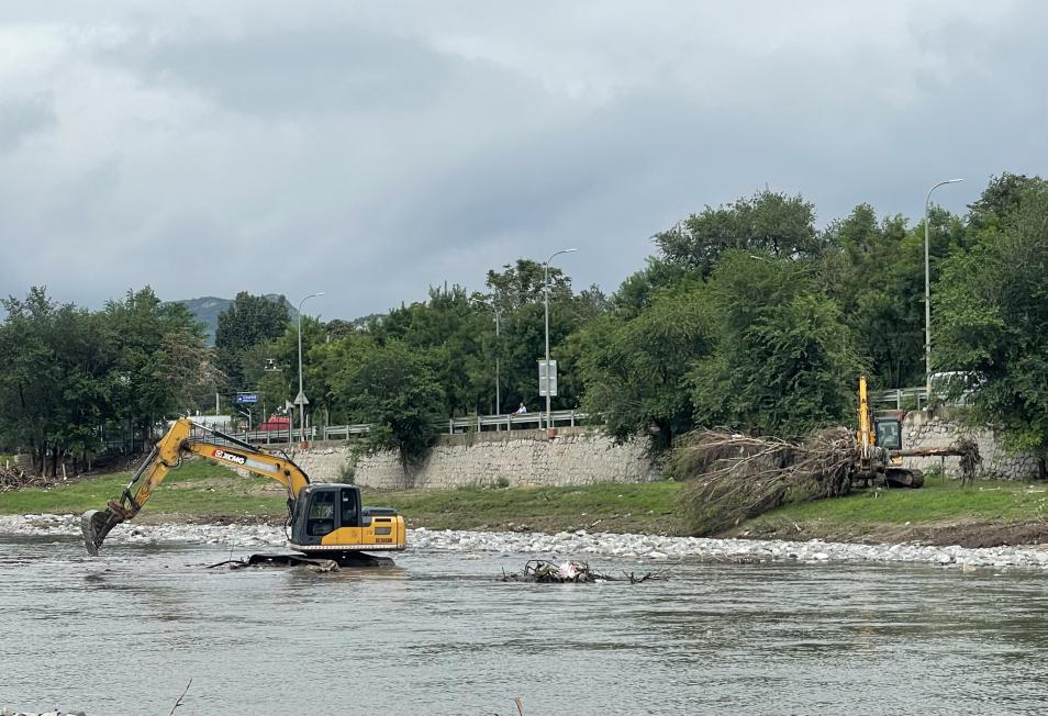 ���ֶ���  ��ս��ʤ���������ֹ�˾ȫ����Ӯ��ͷ������Ӧ���������չ�ս��