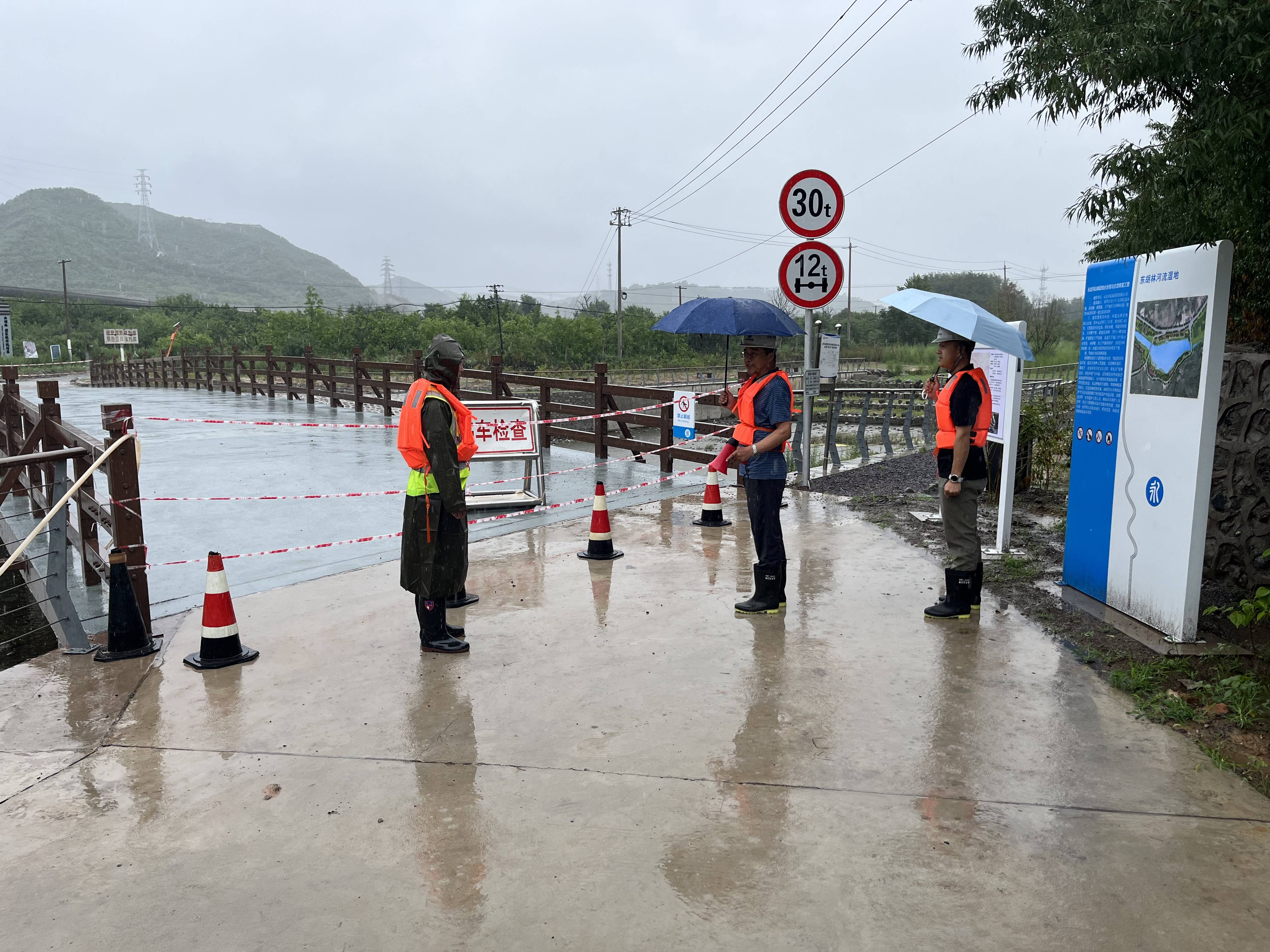 Õ½ºéͼ | ÈËÃñÖÁÉÏ¡¢ÉúÃüÖÁÉÏ¡¢Çå¾²ÖÁÉÏ ¼áÊØÊ×¶¼Ë®ºµÔÖÄÑ·ÀÓùµ×Ïß Õ½ºéͼ | ÈËÃñÖÁÉÏ¡¢ÉúÃüÖÁÉÏ¡¢Çå¾²ÖÁÉÏ ¼áÊØÊ×¶¼Ë®ºµÔÖÄÑ·ÀÓùµ×Ïß