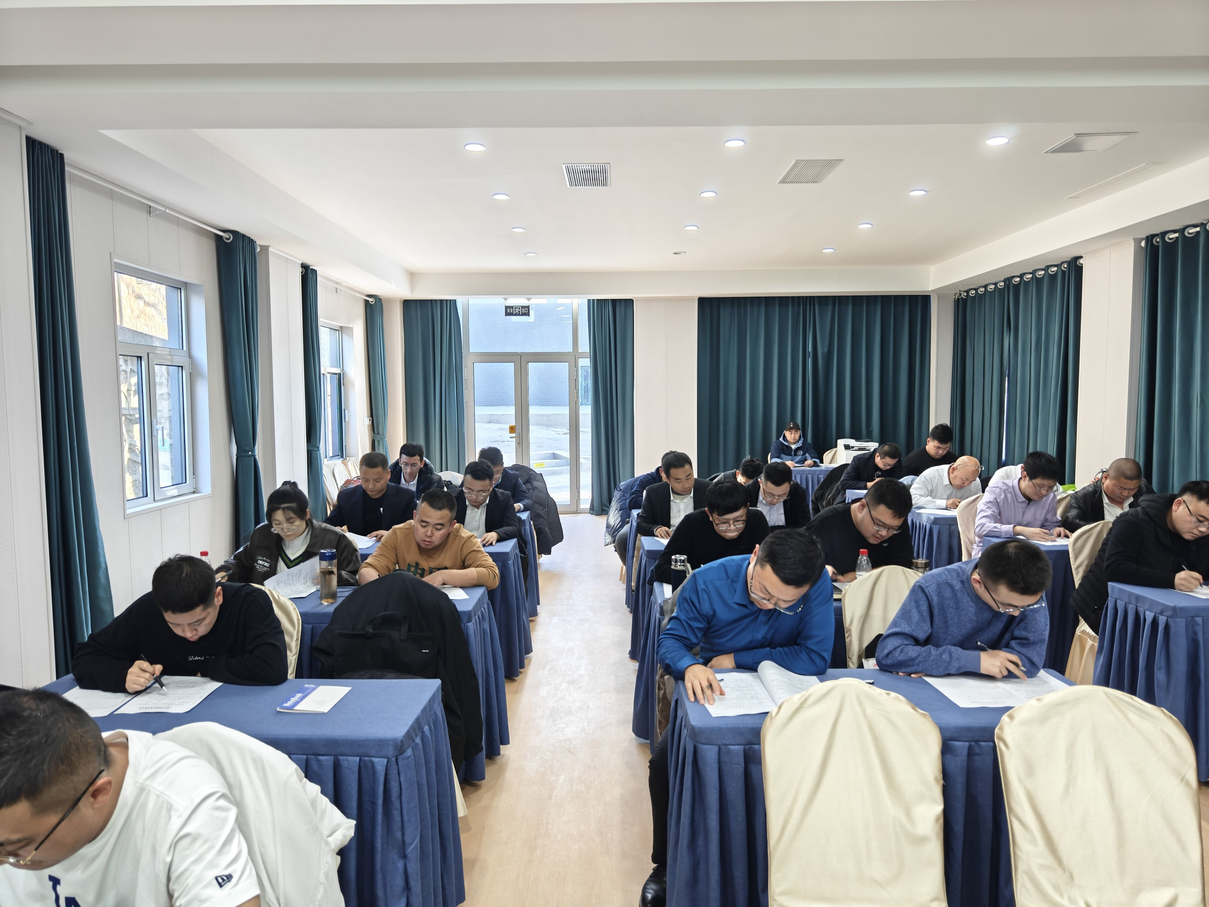 ��˾רְ�徲����ְԱ��ѵԲ����ҵ