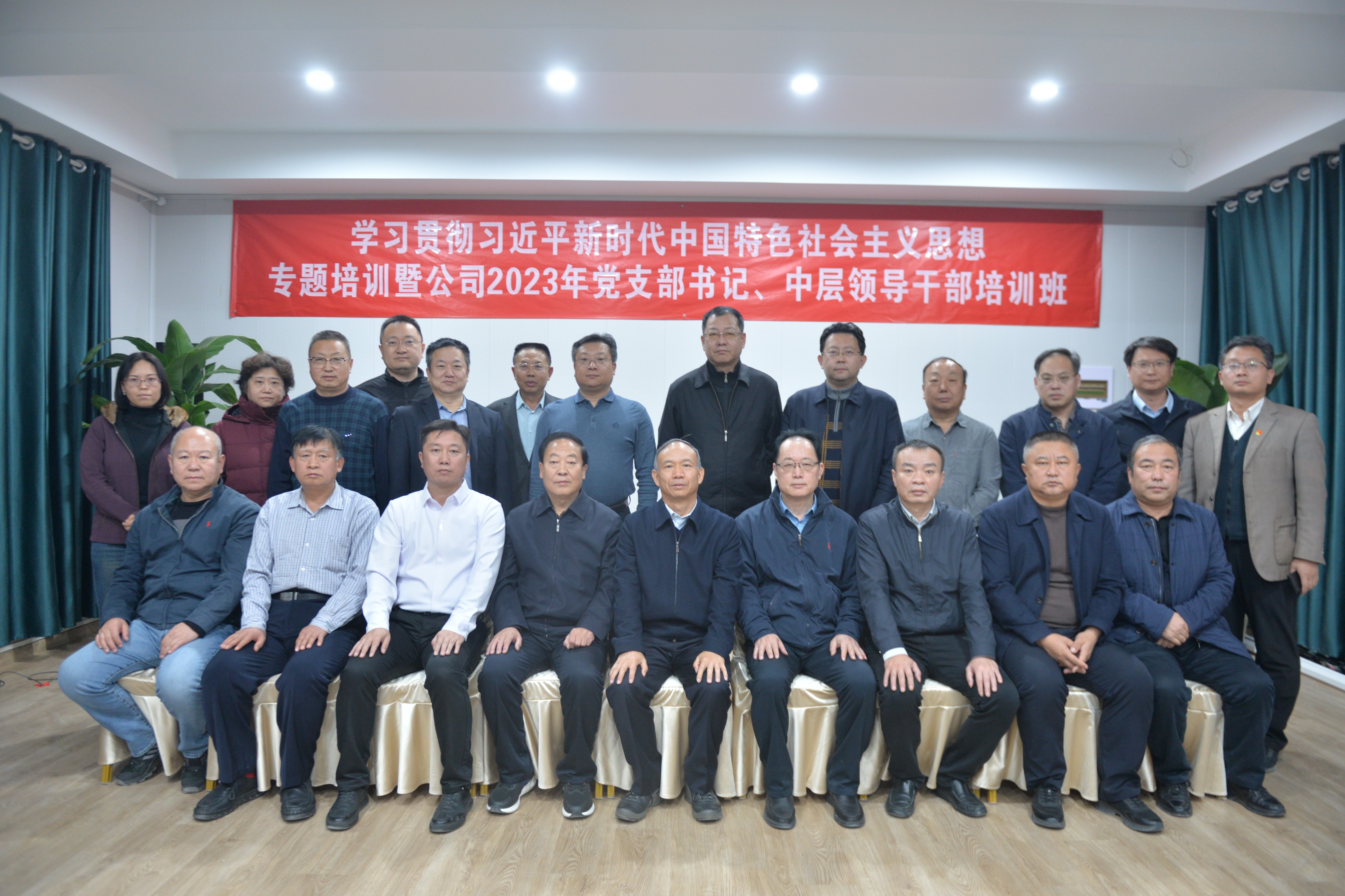 ¹«Ë¾Ö÷ÒªÏòµ¼ÎªÖвã¸É²¿Åàѵ°àѧԱÊÚ¿Î ¹«Ë¾Ö÷ÒªÏòµ¼ÎªÖвã¸É²¿Åàѵ°àѧԱÊÚ¿Î