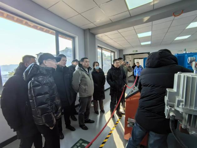 北京运营公司 | PT视讯(中国区)官网珠窝、落坡岭水库水毁修复工程项目部考察储能式启闭机应急操作器 北京运营公司 | PT视讯(中国区)官网珠窝、落坡岭水库水毁修复工程项目部考察储能式启闭机应急操作器