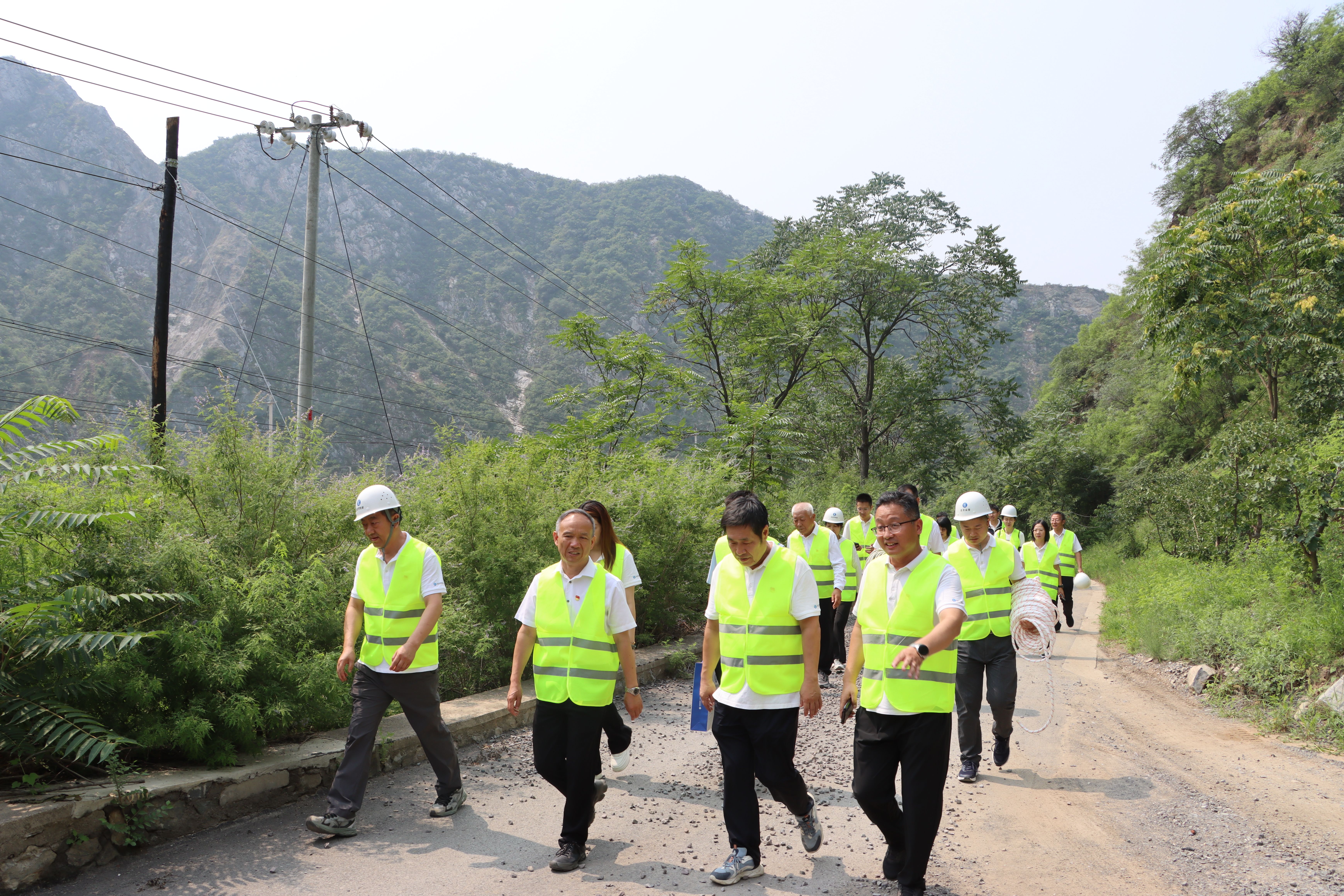 公司主要向导深入下层党建联系点教学纪律党课并加入主题党日运动 公司主要向导深入下层党建联系点教学纪律党课并加入主题党日运动