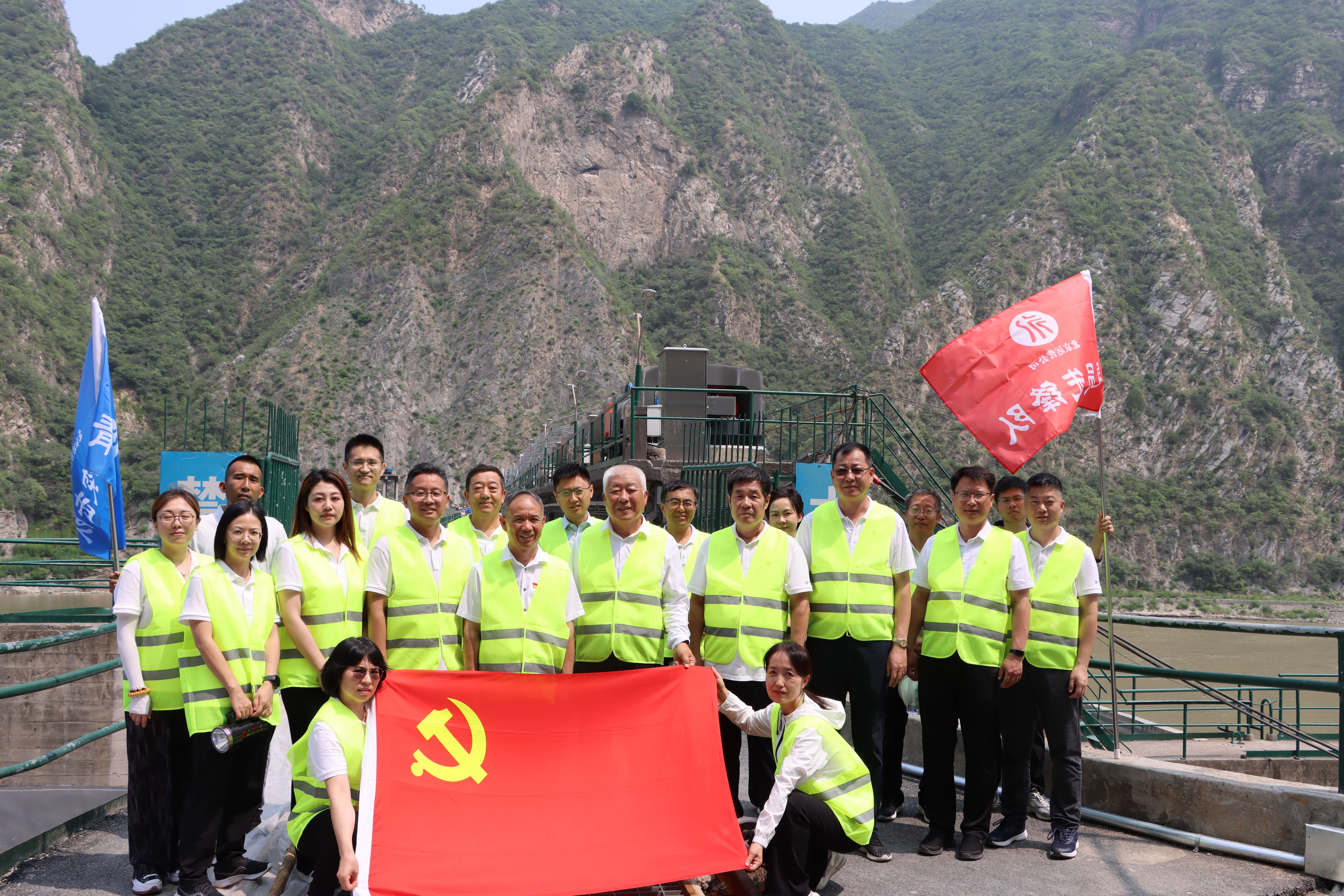 公司主要向导深入下层党建联系点教学纪律党课并加入主题党日运动 公司主要向导深入下层党建联系点教学纪律党课并加入主题党日运动