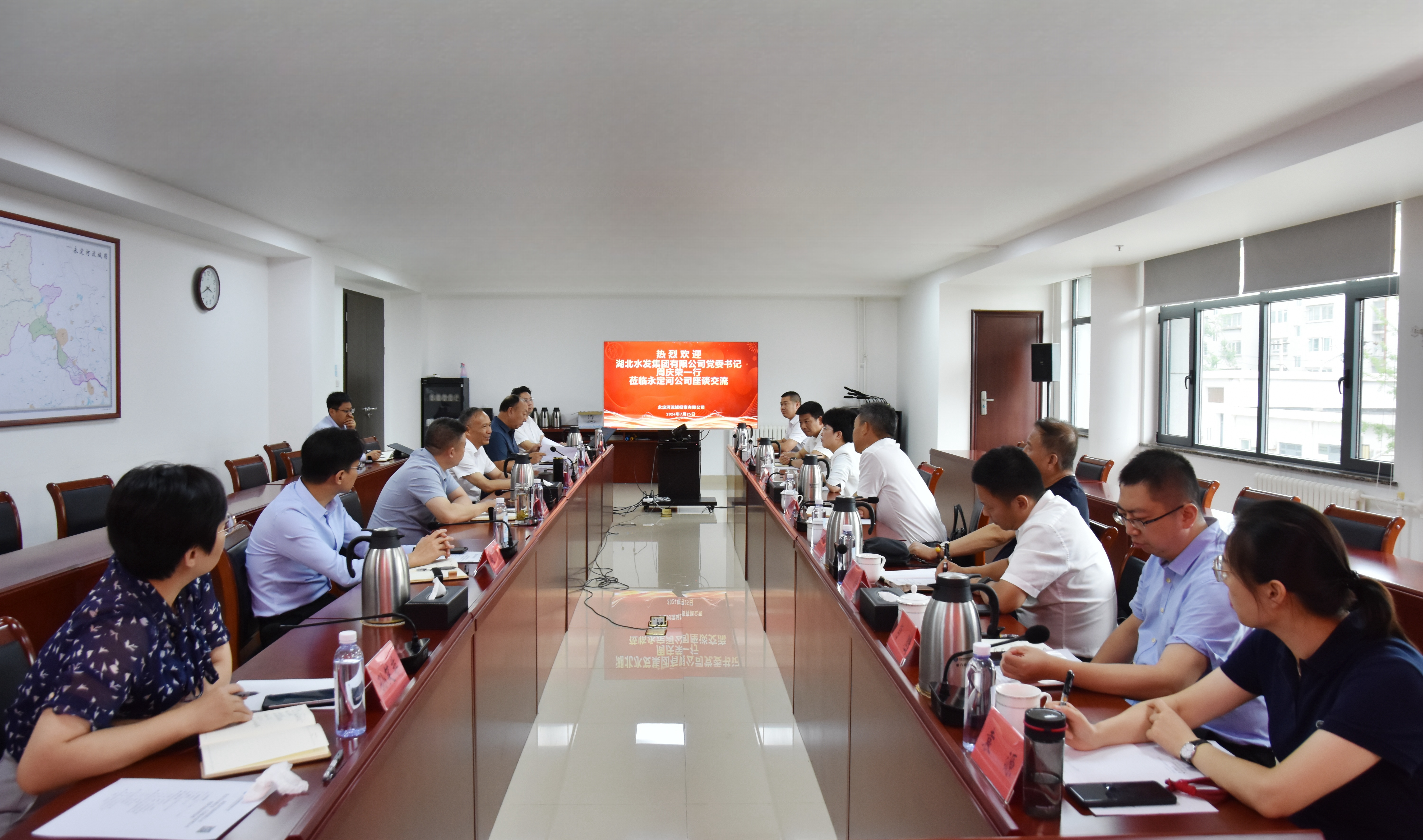 公司主要向导会见湖北水利生长集团党委书记、董事长周庆荣一行 公司主要向导会见湖北水利生长集团党委书记、董事长周庆荣一行