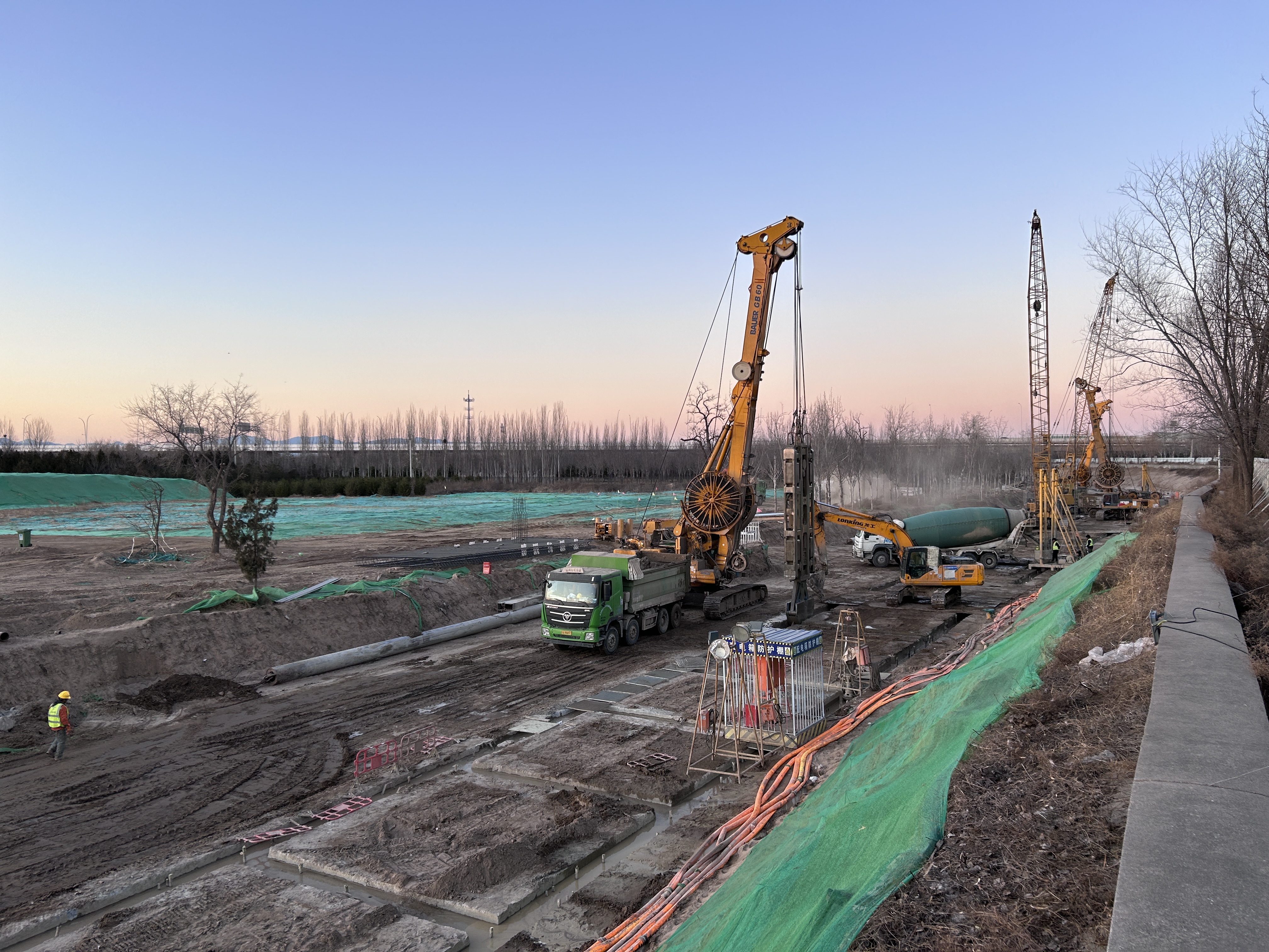 一线传真 | PT视讯(中国区)官网卢梁段综合提升工程第二标段11.1公里双排地下防冲墙所有完成 一线传真 | PT视讯(中国区)官网卢梁段综合提升工程第二标段11.1公里双排地下防冲墙所有完成