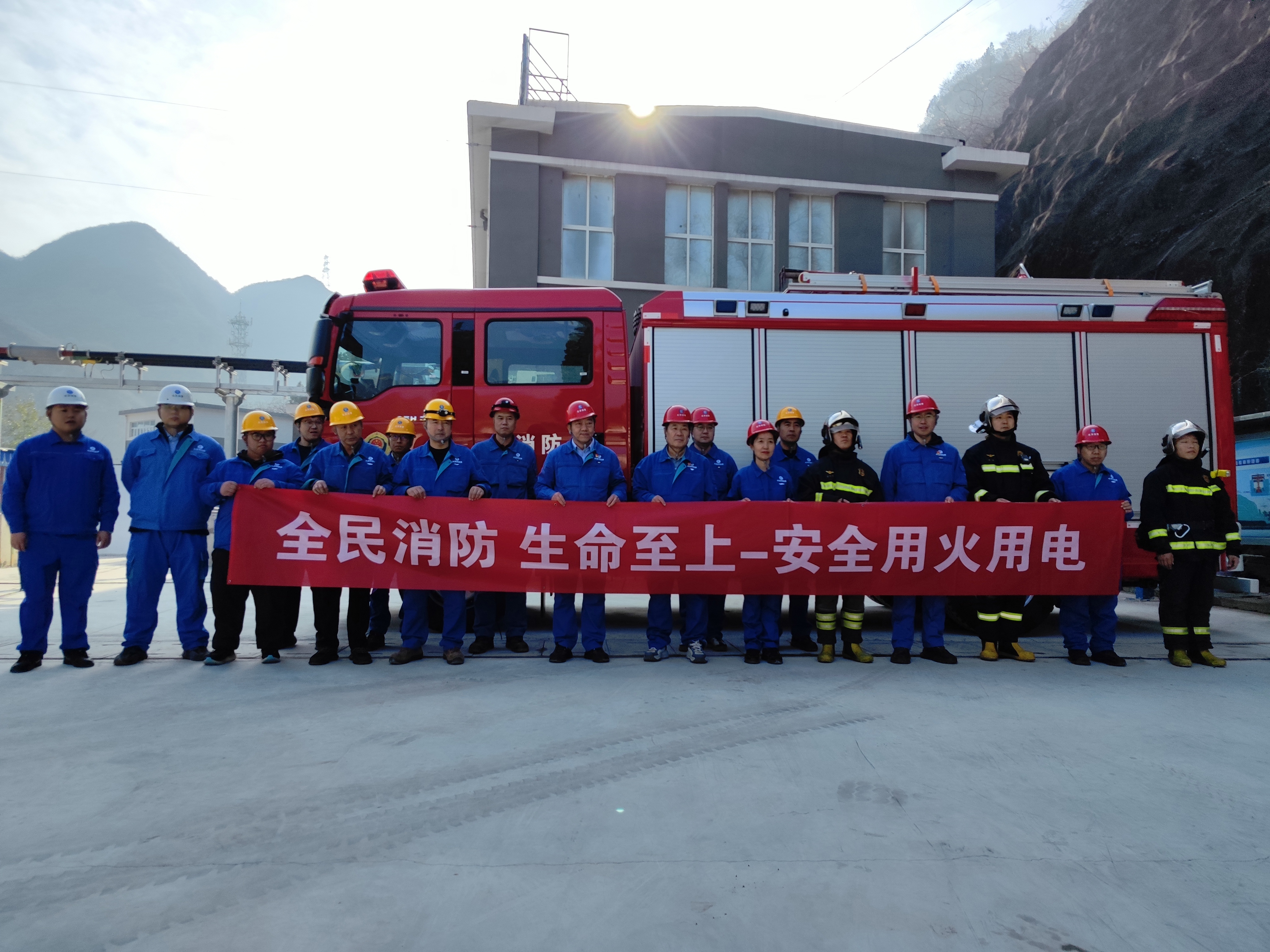 北京运营公司与门头沟区消防支队团结开展消防手艺提升与灭火演练 北京运营公司与门头沟区消防支队团结开展消防手艺提升与灭火演练