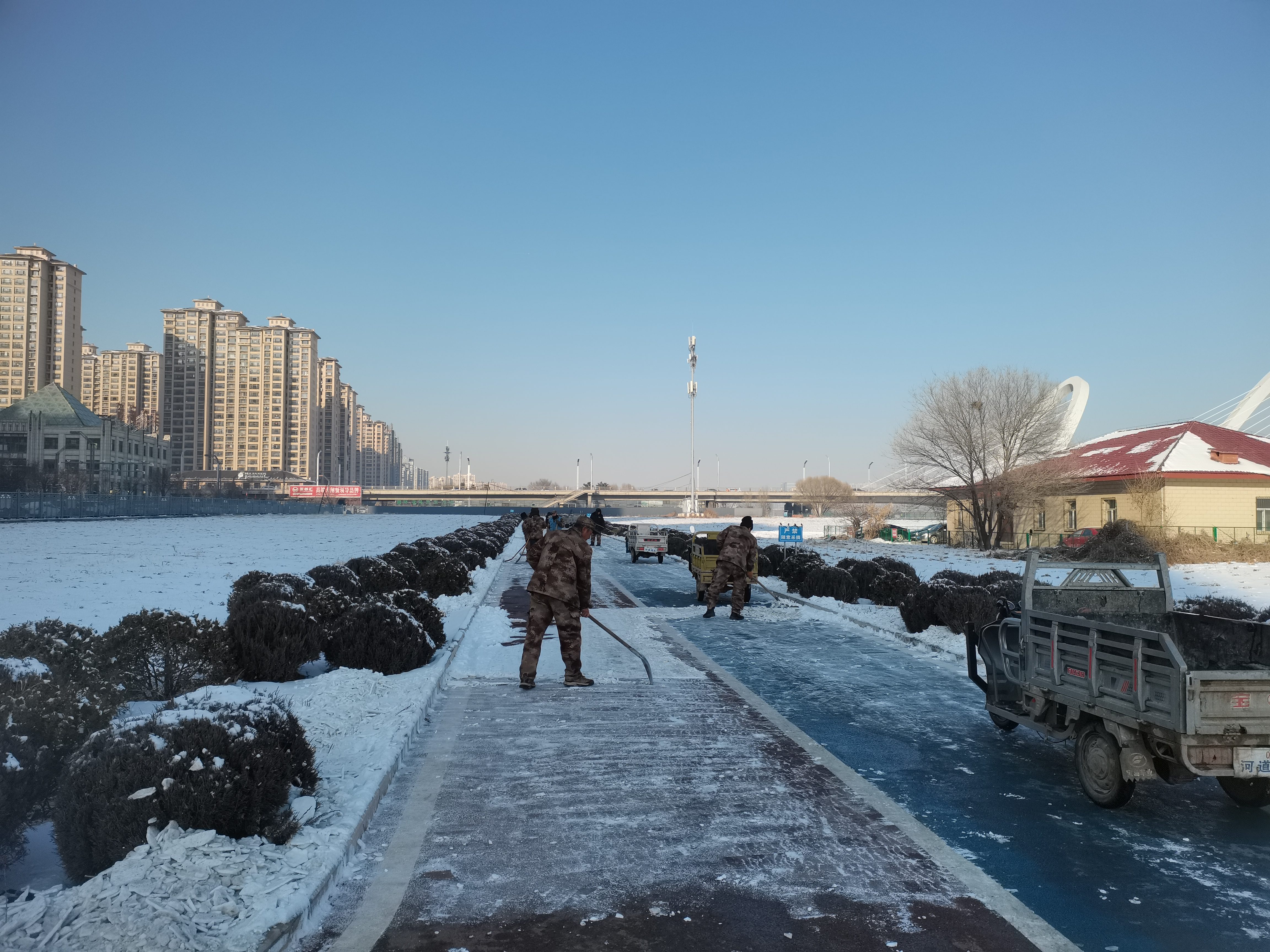 大同运营公司开展扫雪除冰事情 大同运营公司开展扫雪除冰事情