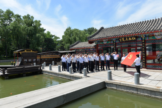 PT��Ѷ(�й���)����˾���й����뵳У������������չ�����µ�ʷ����ġ�����ǰ�л�ʹ�������⵳���˶�